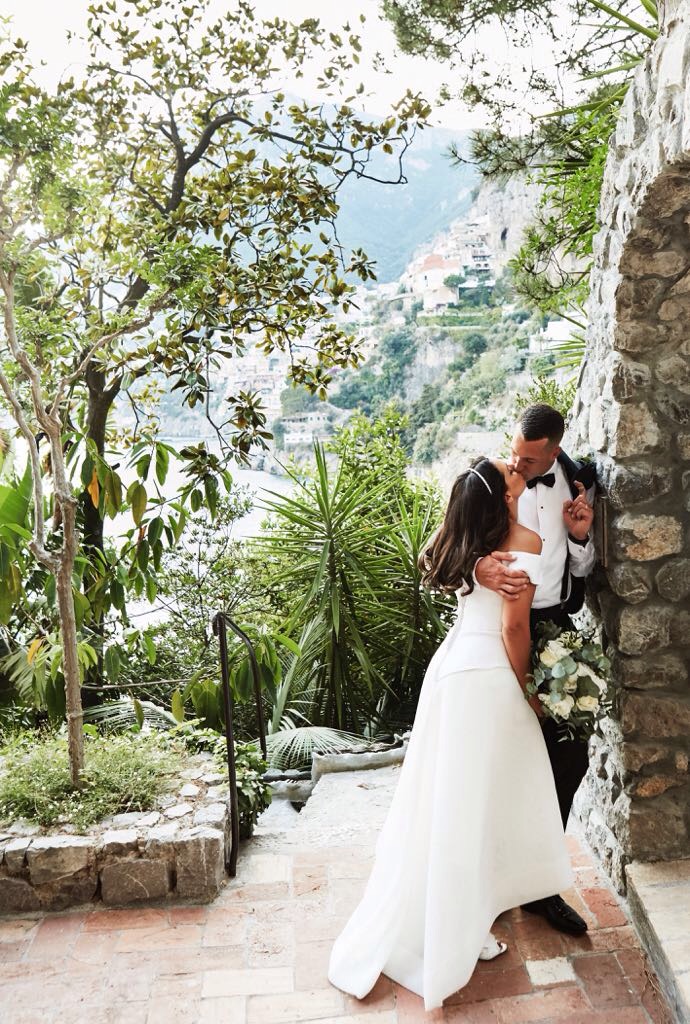 https://www.weddingamalfi.com/wp-content/uploads/Laura-and-Jarrod-romantic-kiss-on-the-Amalfi-Coast.jpg