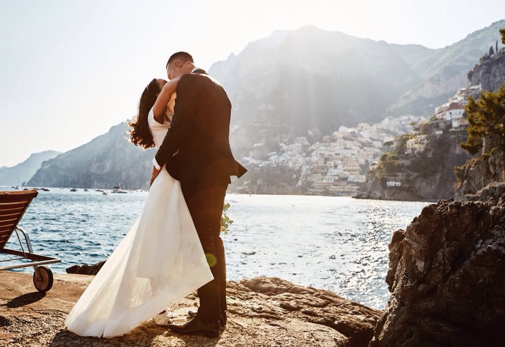 https://www.weddingamalfi.com/wp-content/uploads/Laura-and-Jarrod-the-best-shots-near-the-sea-of-the-Amalfi-Coast.jpg